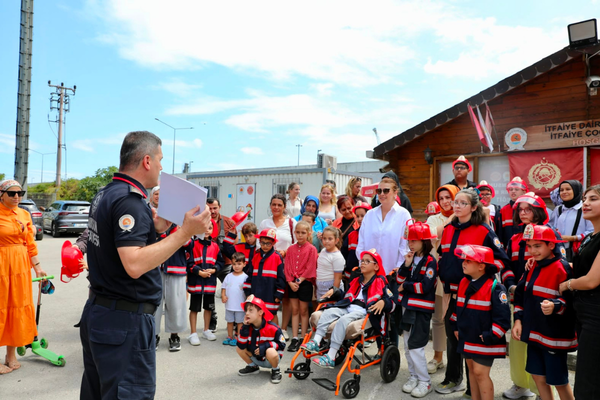 Özel gereksinimli çocuklar Samsun İtfaiyesi’nde itfaiyeciliği deneyimledi