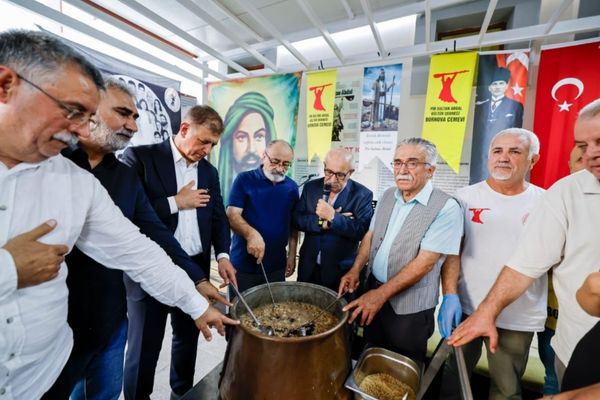 Başkan Tugay: Yanlışın ve zulmün karşısında asla boyun eğmeyeceğiz