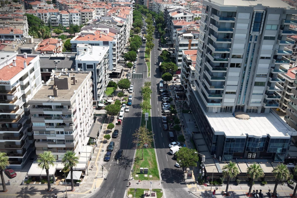 Girne Bulvarı yenilendi, Karşıyaka’da ulaşım daha güvenli ve konforlu hale geldi