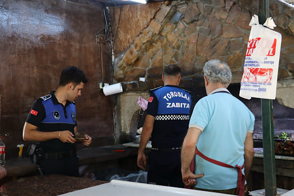 Toroslar’da sıcak havalara karşı gıda denetimi yapıldı