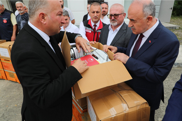 DOKAP destekli proje kapsamında arıcılara arı zehri toplama ekipmanları dağıtıldı