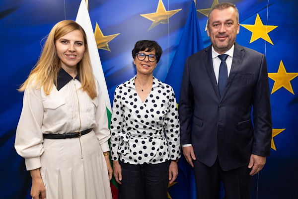 Petrova, AB Genişlemeden Sorumlu Komiseri Kos ile bir araya geldi