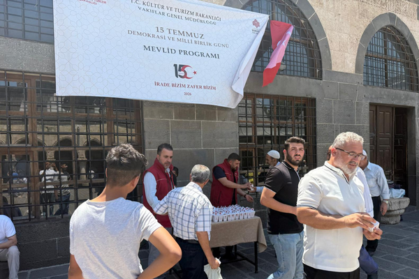 15 Temmuz şehitleri için Kur’an-ı Kerim okundu, 17 bin 500 kişiye lokum ikram edildi