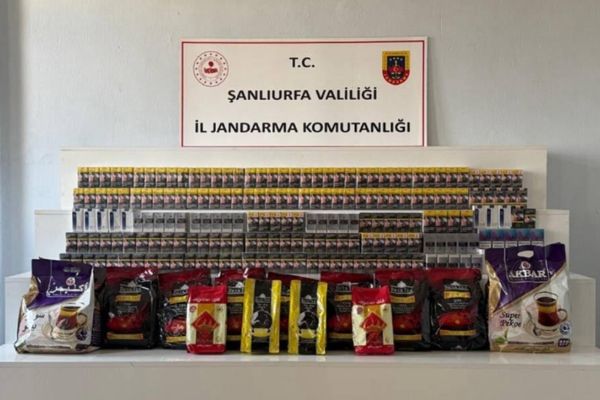 Viranşehir’de 2 bin 500 kaçak sigara ve 31 kilogram çay ele geçirildi