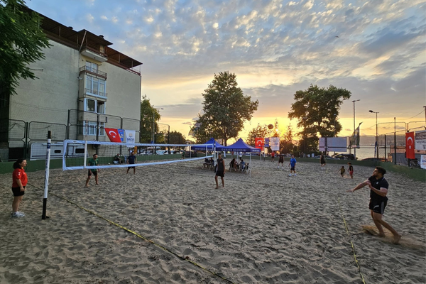 Gölcük’te Plaj Voleybolu Turnuvası başvuruları başladı