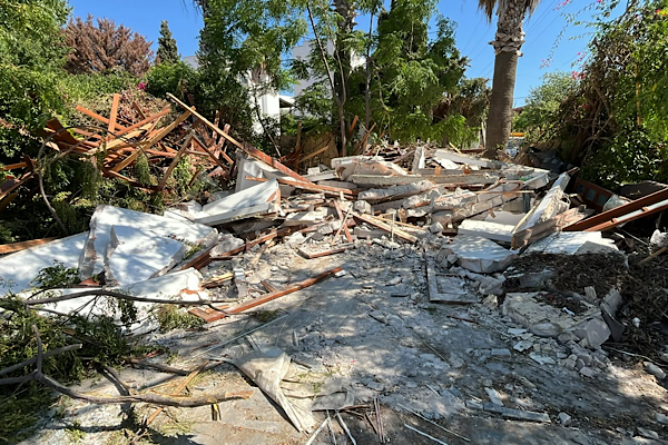 Bodrum’da sahil erişimini engelleyen kaçak duvar ve korkuluklar kaldırıldı