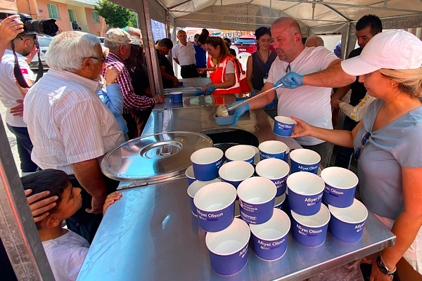 Antalya’da aşure ikramları sürüyor
