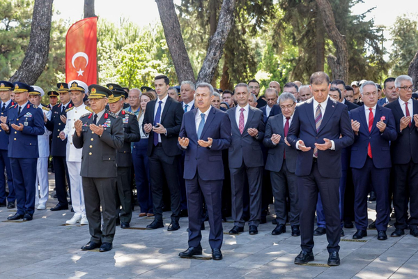 İzmir’de 15 Temmuz şehitleri için anma töreni düzenlendi