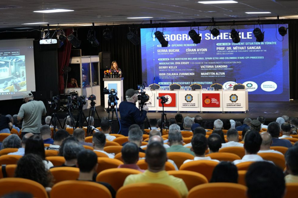 Diyarbakır’da “Toplumsal Barış Süreçleri ve Dünya Örnekleri” konferansı düzenlendi