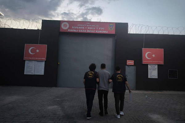 Şanlıurfa’da aranan 2 şahıs jandarma operasyonuyla yakalandı