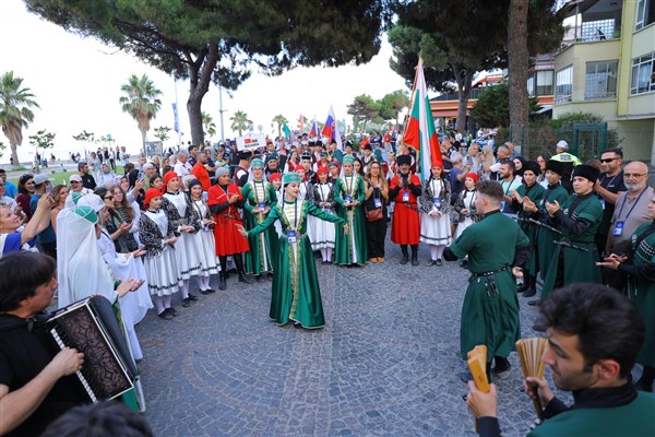 36. Uluslararası Samsun Halk Oyunları Festivali başladı