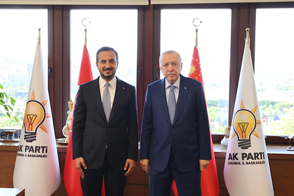 Cumhurbaşkanı Erdoğan AK Parti İstanbul İl Başkanlığı’nı ziyaret etti