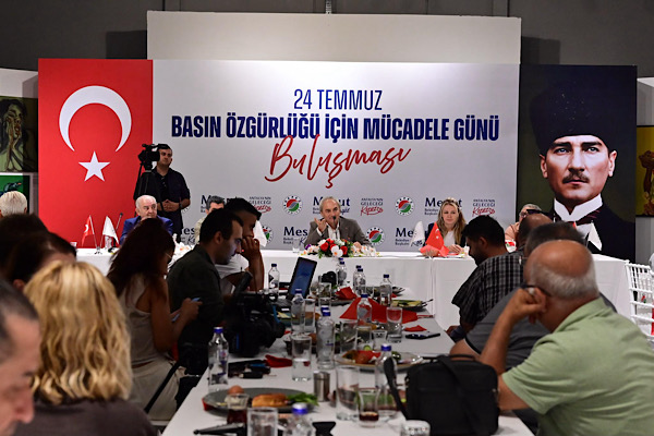 Kepez’de ‘Basın Özgürlüğü için Mücadele Buluşması’ düzenlendi