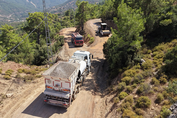 Küçüklü Mahallesi’nde 5 kilometrelik yolda asfalt çalışması başladı