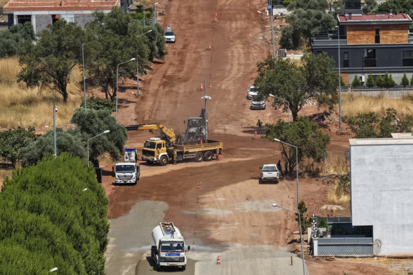 Aydın Büyükşehir Belediyesi’nden Efeler’de yol seferberliği
