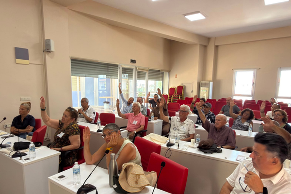 İzmir’de Yurttaş Meclisleri büyüyor: 12 ilçede 89 yeni politika önerisi kabul edildi