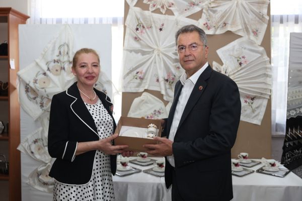 OSMEK kursiyerlerinin el emeği yıl sonu sergisinde beğeniye sunuldu