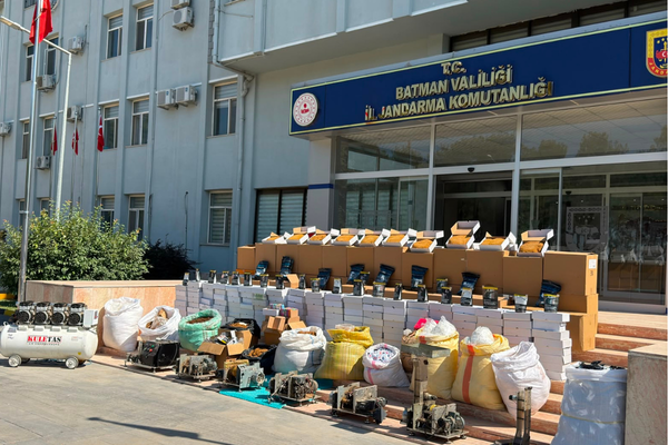 Batman’da kaçakçılık operasyonunda tütün ve makaron ele geçirildi