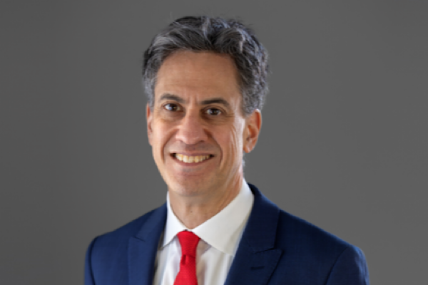 Miliband: Avrupa’daki orman yangınları iklim krizinin etkilerini gösteriyor