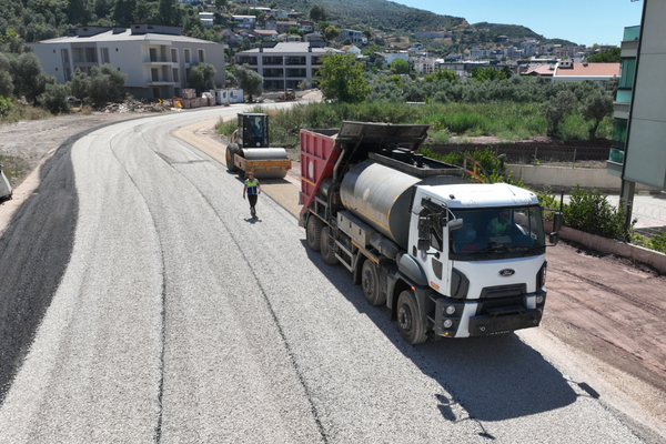 Bursa Büyükşehir Belediyesi’nden Kurşunlu’da yol genişletme ve asfalt çalışması