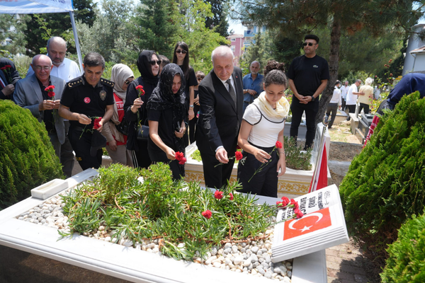 Kartal Belediyesi, 15 Temmuz demokrasi şehidi Şükrü Bayrakçı’yı kabri başında andı