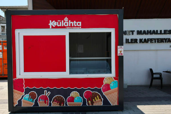 Küçükçekmece Belediyesi’nden yaz hizmeti: “Külahta” dondurma noktaları açıldı