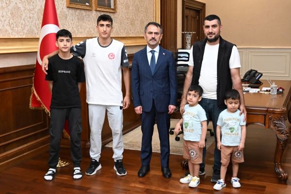 Minikler Türkiye Şampiyonu Ali Osman Can’dan Vali Aktaş’a ziyaret