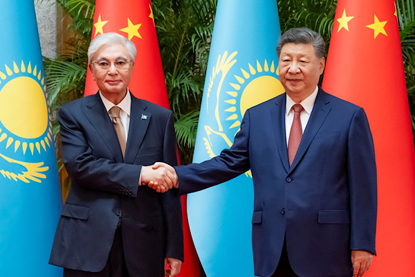 Xi Jinping ve Tokayev bir araya geldi