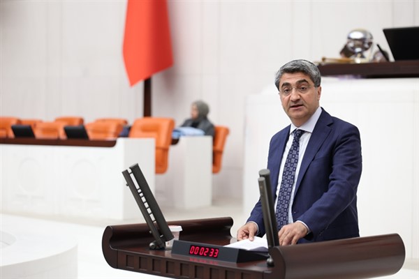 Ekmen: Adli tatil, adalet hizmetlerini aksatmamalı