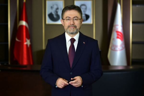 Bakan Yumaklı: Edremit, Ayvacık ve Kumluca yangınları kontrol altına alındı