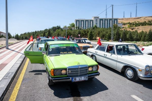 Kayısı Festivali’nde klasik Mercedes buluşması düzenlendi