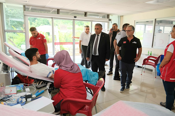 Adana’da kan ve kök hücre bağışı kampanyası düzenlendi