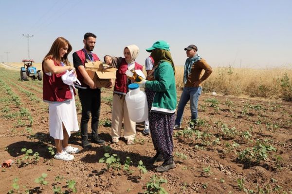 Diyarbakır Büyükşehir Belediyesinden tarım işçilerine dayanışma ziyareti