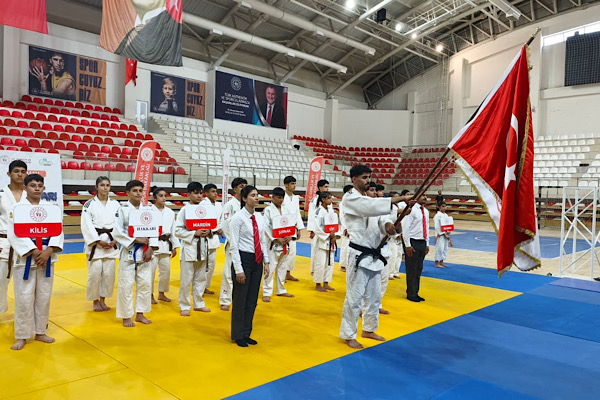 Batman’da Anadolu Yıldızlar Ligi judo müsabakaları gerçekleştirildi
