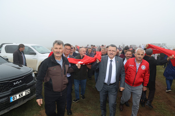 Başkan Genç, Çataltepe Şehitliği’ni anma programına katıldı
