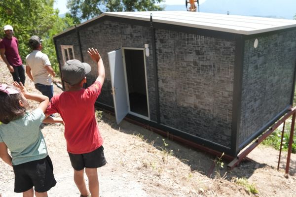 Alanya’da ihtiyaç sahibi aileye konteyner ev desteği