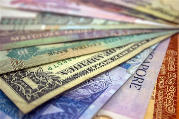 Döviz piyasalarında euro ve sterlin dolar karşısında sınırlı yükseldi