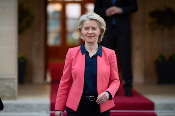 Avrupa Komisyon Başkanı Leyen, Tyndall Enstitüsü’nü ziyaret etti