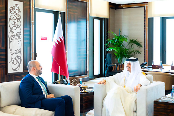 Al Thani, Avrupa Birliği Büyükelçisi Tudor ile bir araya geldi