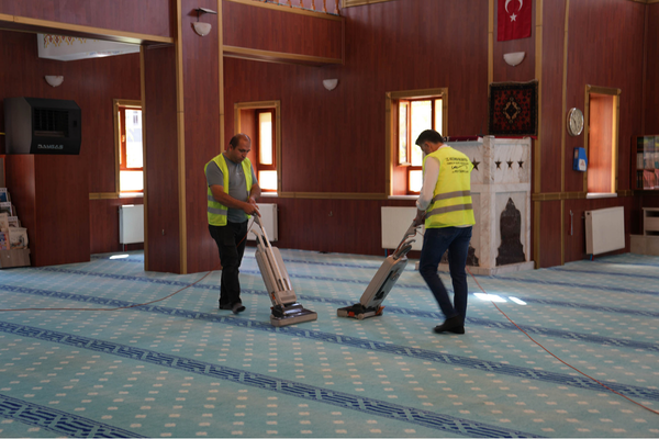 Keçiören’de camilerde periyodik temizlik çalışmaları sürüyor