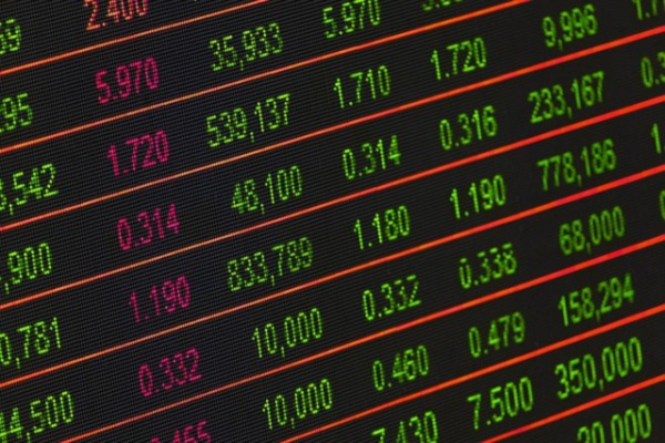 BIST 100 yılın ilk yarısını düşüşle tamamlarken piyasalar imalat PMI verisine odaklandı