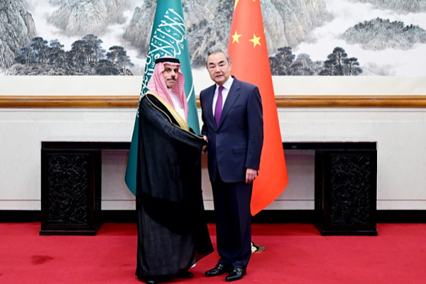 Wang Yi, Suudi Arabistanlı mevkidaşıyla görüştü