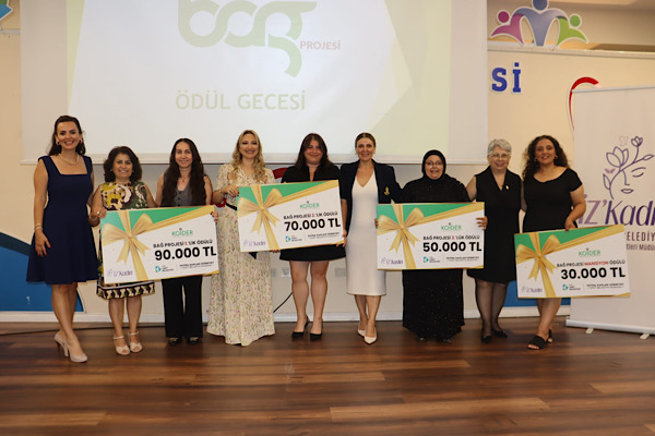 İzmit’te Bağ Projesi kapsamında kadın girişimcilere ödülleri verildi