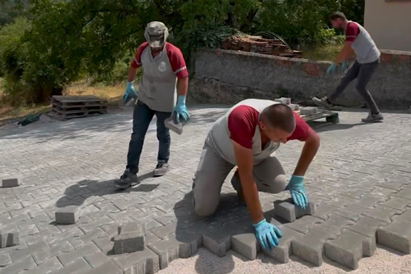 Akıncılar Mahallesi’nde parke taş uygulaması gerçekleştirildi