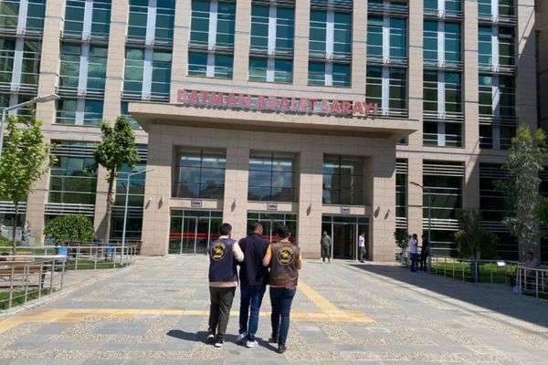Batman’da aranan 32 hükümlü yakalanarak cezaevine gönderildi