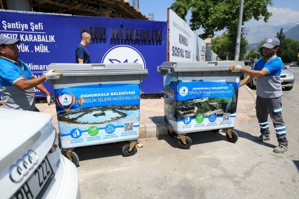 Pamukkale’de çöp konteynerleri kentin simgeleriyle yenilendi