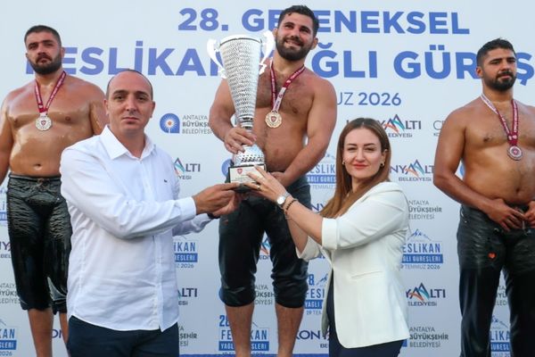 Feslikan Yağlı Güreşleri’nde başpehlivan Erkan Taş oldu