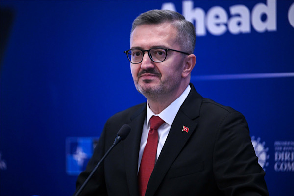 Duran, NATO Zirvesi öncesi uluslararası basın mensuplarıyla bir araya geldi