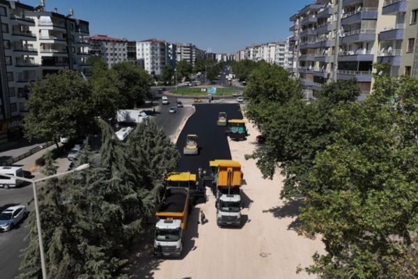 Fırat Bulvarı’nın ikinci etabında asfalt serimi başladı