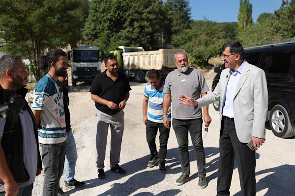 Başkan Kahveci, 30 Ağustos Mahallesi’ndeki çalışmaları inceledi